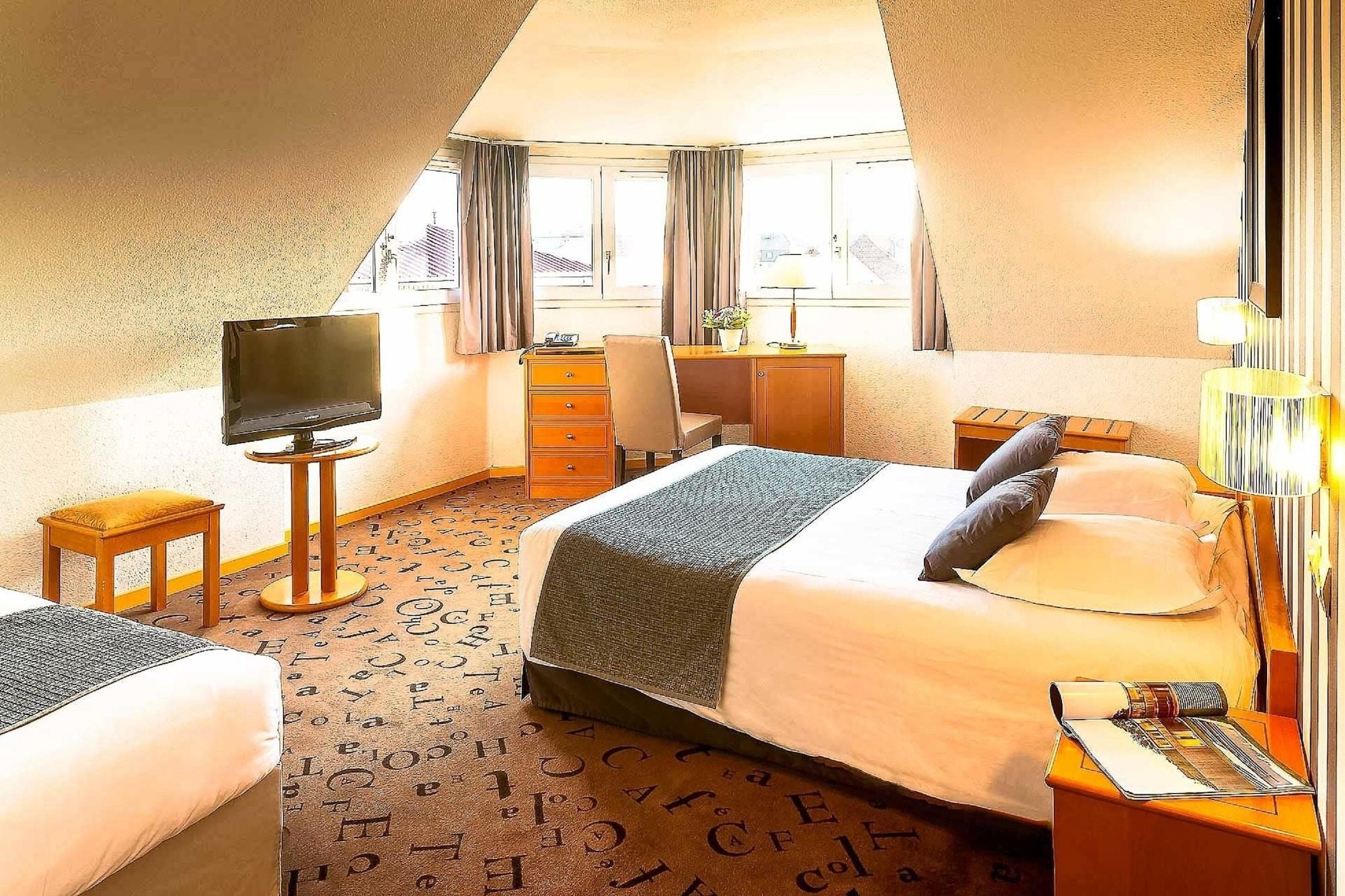 Red Fox Hotel 3*