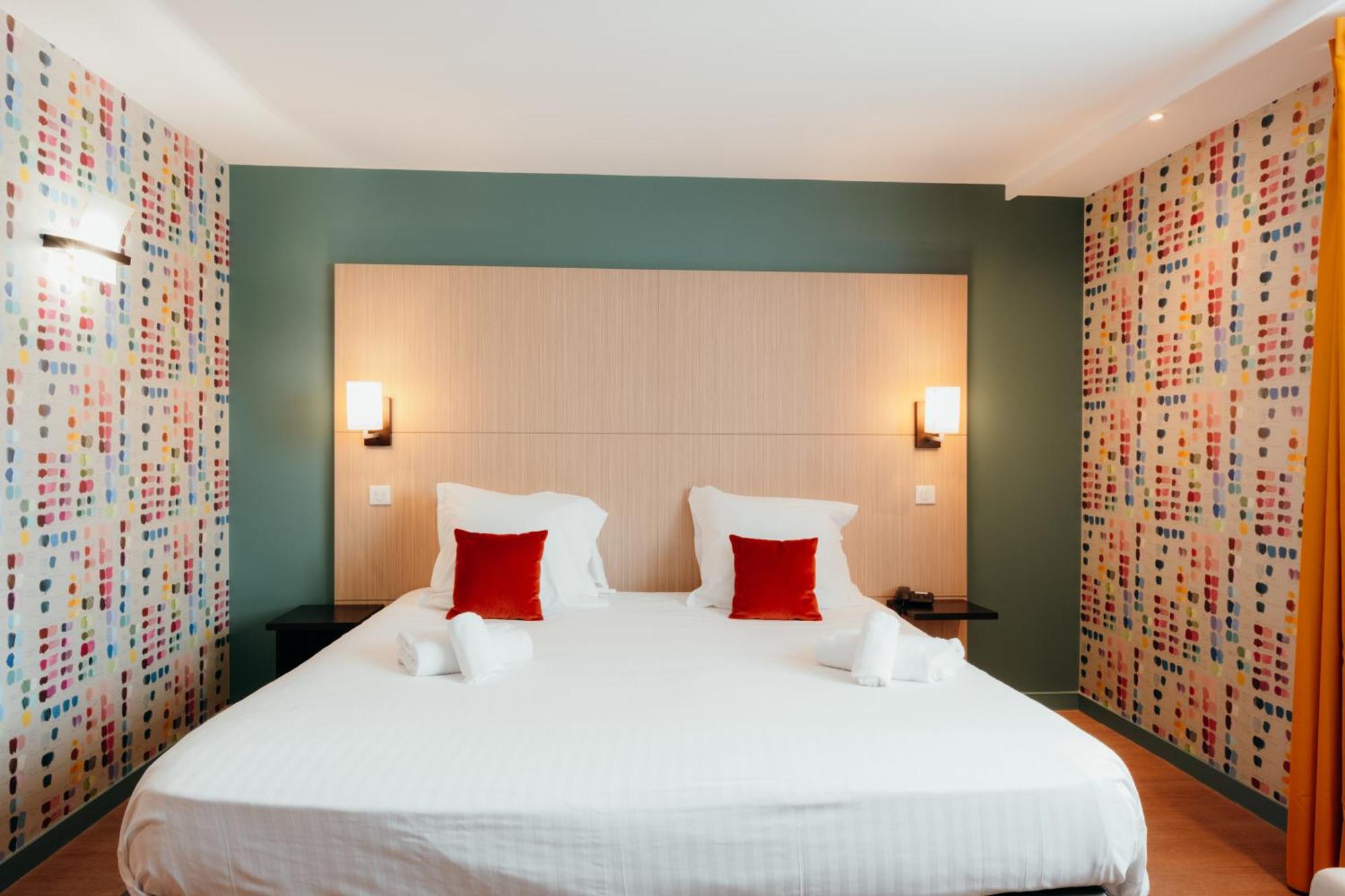 Red Fox Hotel 3*
