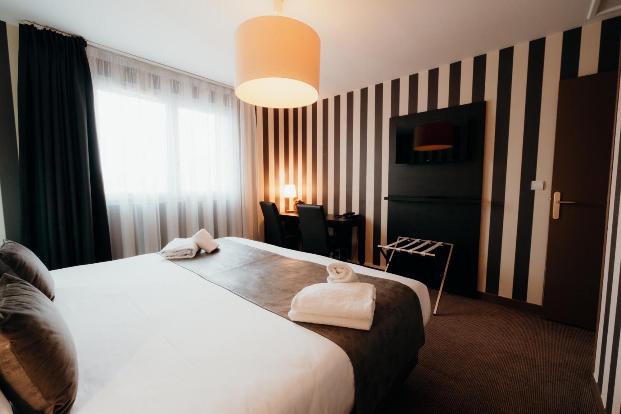 Hotel Red Fox 3*