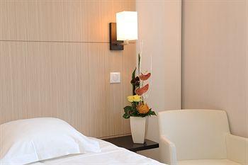 Red Fox Hotel